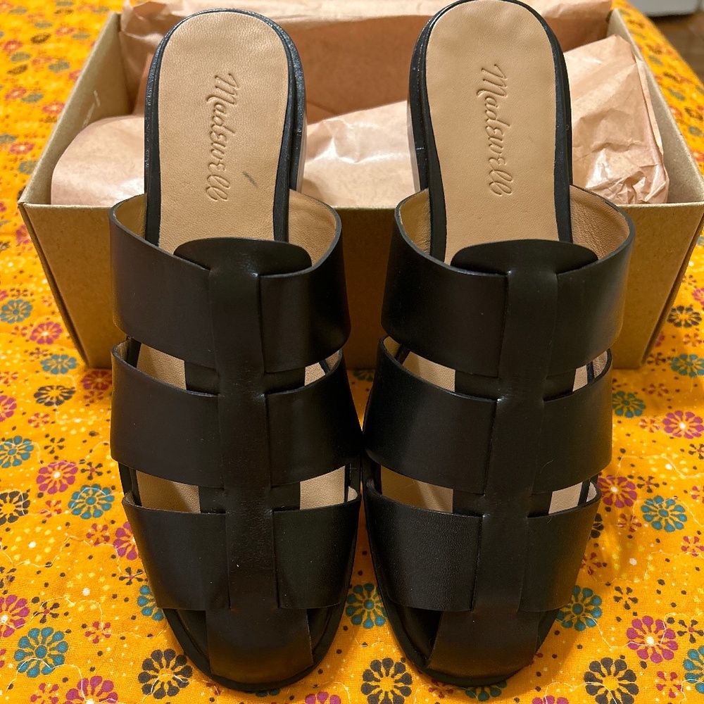 Leather fisherman-style mules